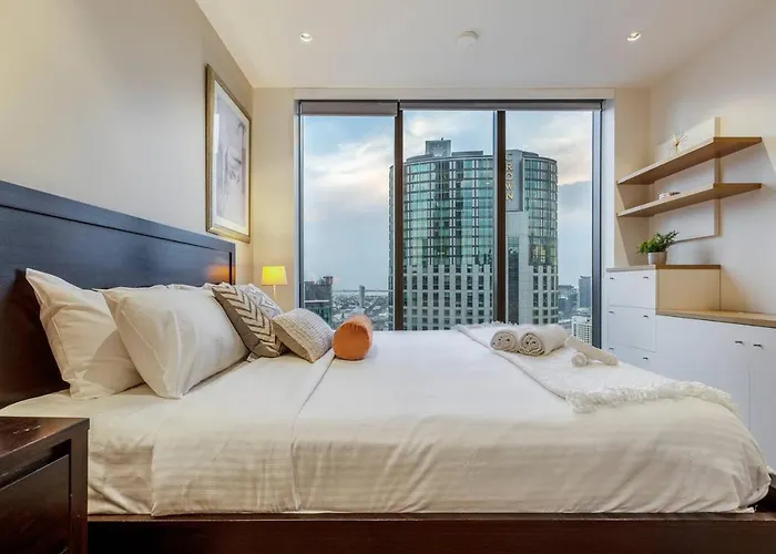 Spectacular Panoramic City Views In Sky-High Luxe