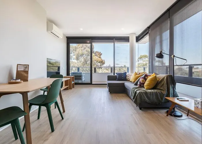 Terra Cotta - Brunswick Retreat With Breezy Balcony
