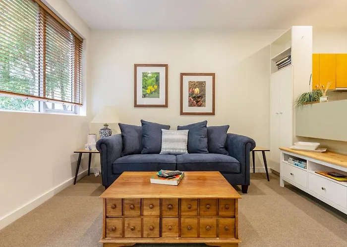 Experience The St Kilda Vibe From A Cosy Retreat