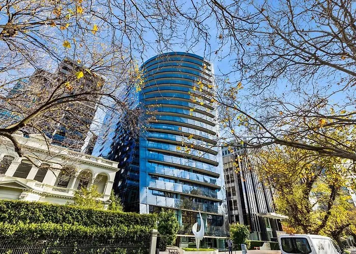 St Kilda Road 2 Bedrooms Apartment * Swimming Pool