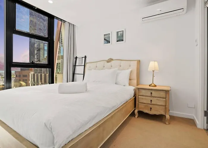 Steps To Rmit Uni & A Range Of City Life 2B2B