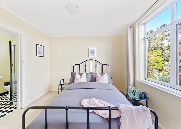A Comfy & Cozy Apt In Clifton Hill Free Parking