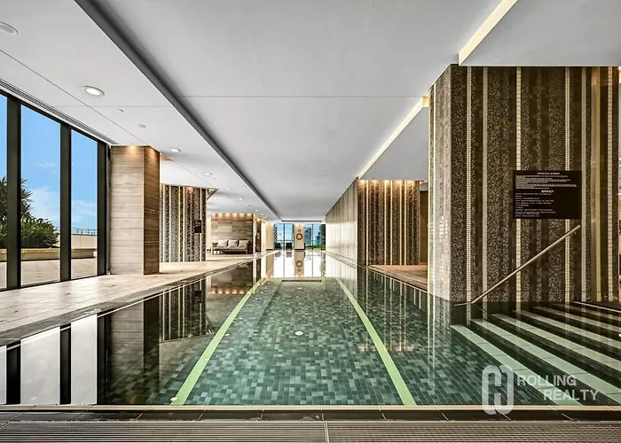 Sublime Harbourside 2-Bed With Pool Gym & Views