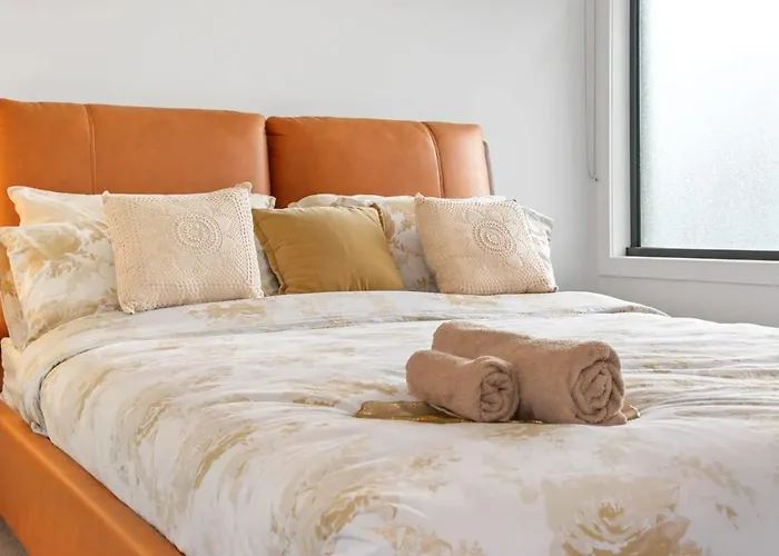 Storey Time I 2Br Townhouse For Melbourne Travel