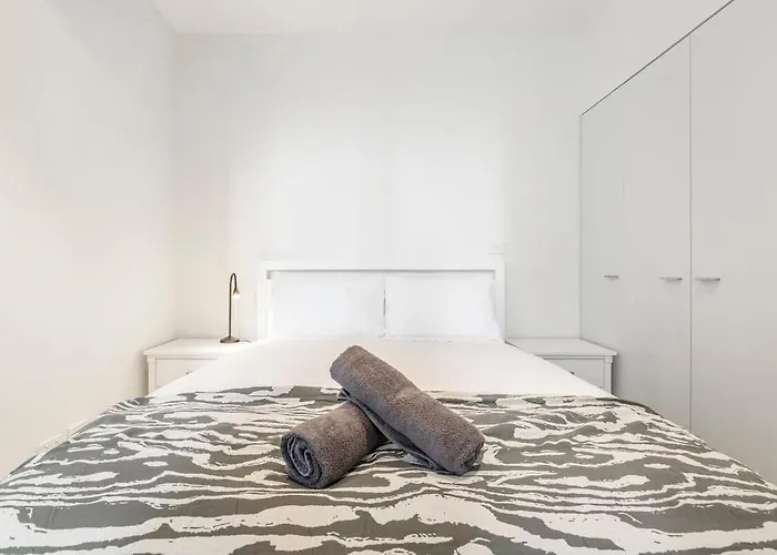 2-Bedroom Apartment In Melbourne City With Carpark