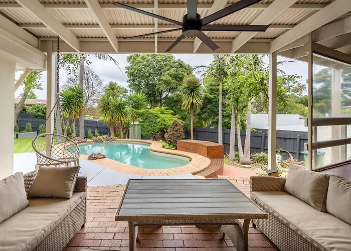 \'The Moondah Manor\' A Poolside Family Retreat