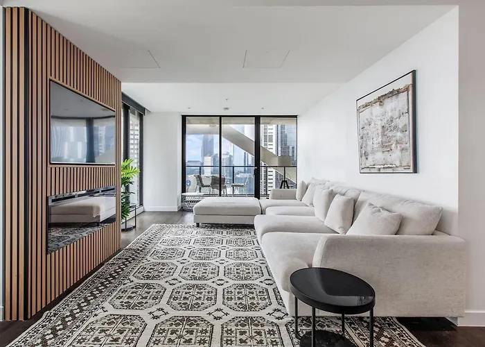 City Road Sanctuary With Sunset Views & Parking