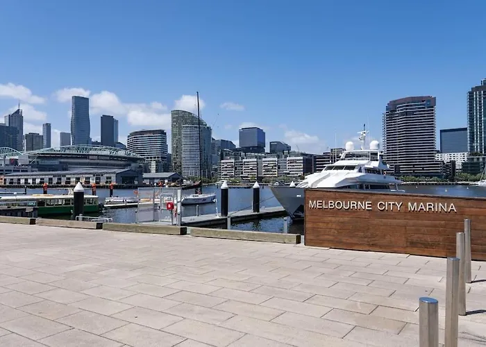 2 Bd Luxury Apartment At Heart Of Docklands With 85\
