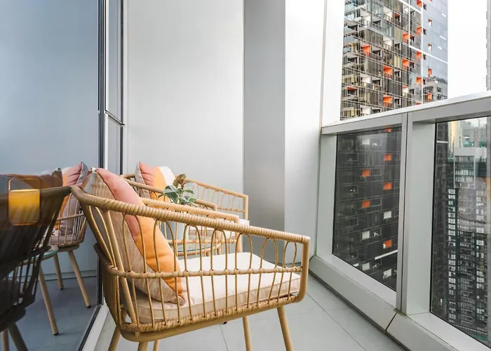 Irresistible 3Br2Ba Apt West Side Place