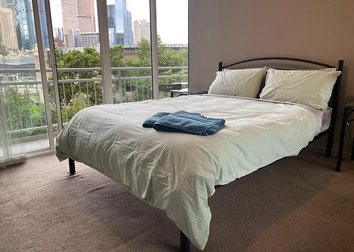 Riverside Apartment, Great Views & Secure Parking