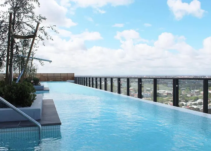 Luxurious Flemington With Stunning Racecourse View