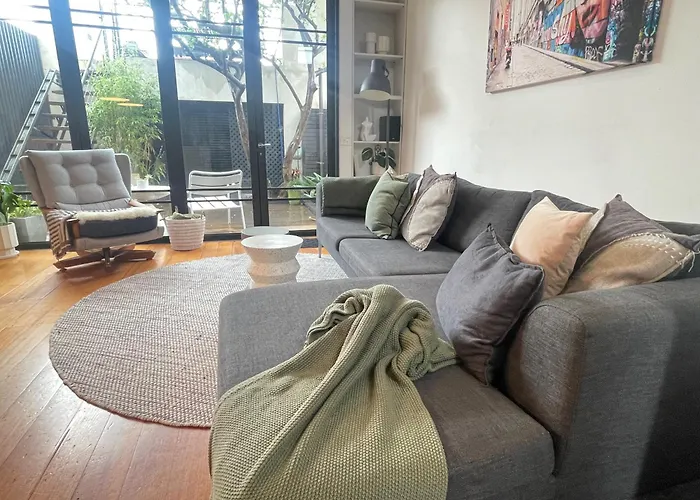 Two Five Zero Richmond Four Bedroom Cityviews Lockup Garage