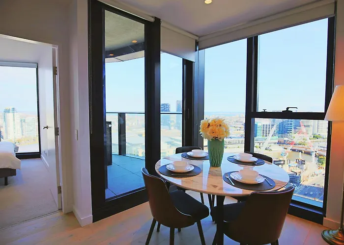 Glamorous 2Br Apt With Ocean & River Views & Free Parking