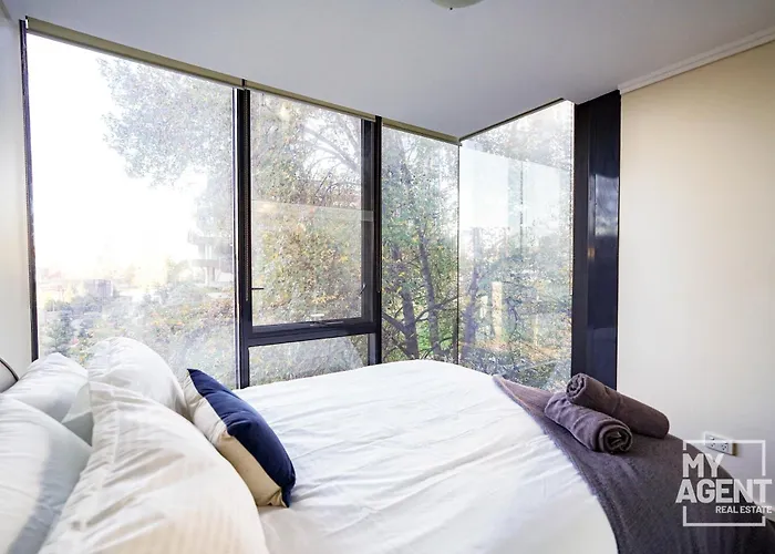 Spacious Apartment In Southbank - Sleeps 6