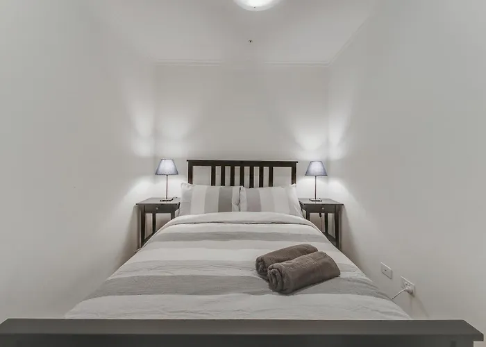 A Spacious & Cozy 2Br Apt Next To Crown With City Views & Free Parking