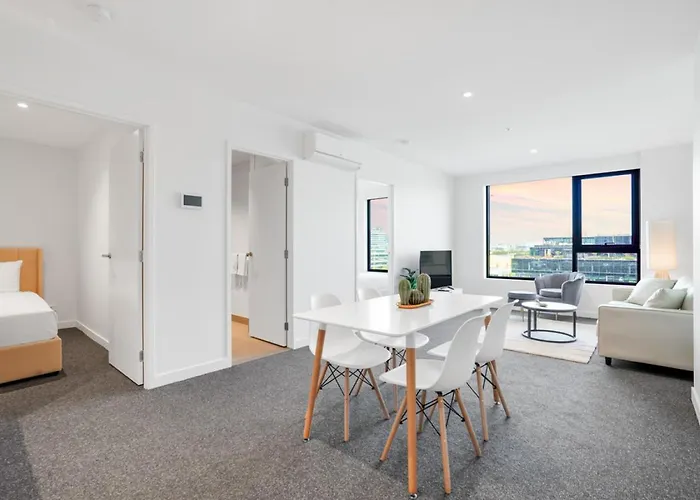 Elegant Stature Building Luxury Apartment