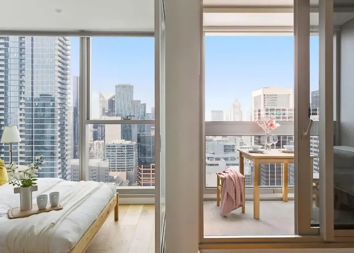 A Comfy 2Br Apt W City Views Near Southern Cross