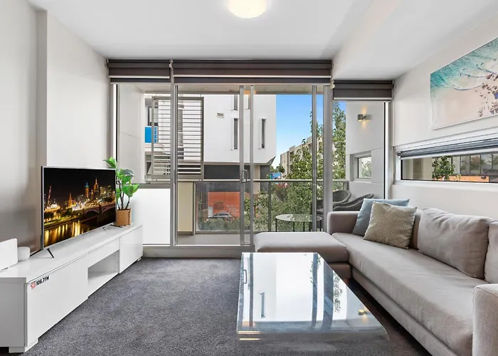 Fitzroy North 1-Bed With Balcony By Edinburgh Park