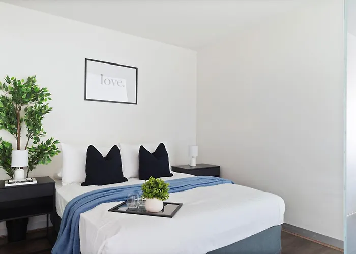 Comfy 2Br Apt Only A-4-Min Walk To Victoria Market