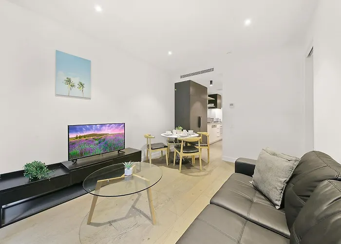 A Cozy & Lovely 2Br Apt Near Melbourne Central