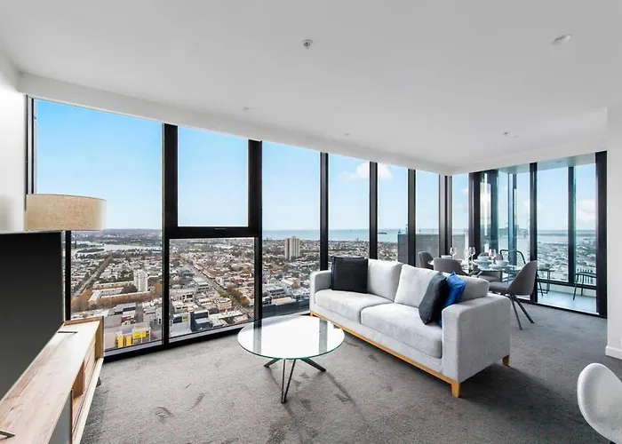 A Lux 2Br Apt With Panoramic Views, Free Parking