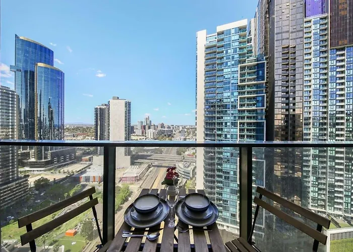 A Stylish 2Br Apt With City Views In Southbank