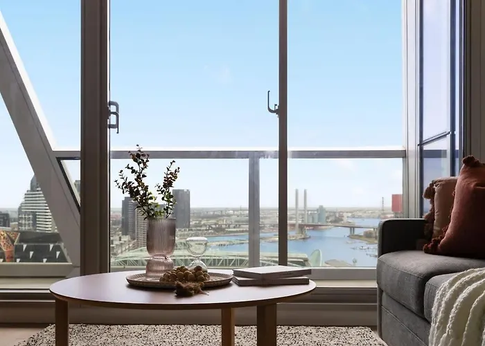 A Stylish 3Br Apt With Harbour Views Free Parking