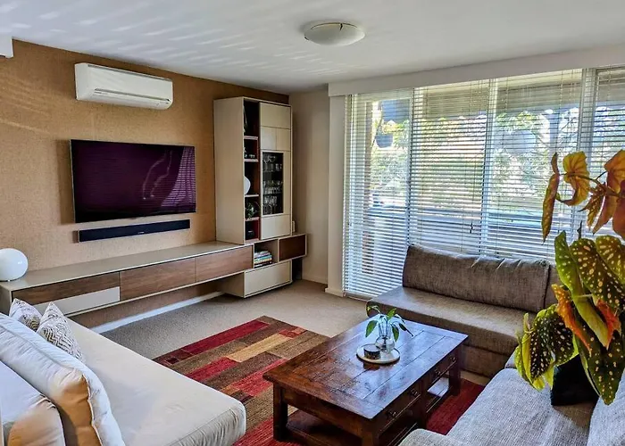 Riverside Haven On City Doorstep