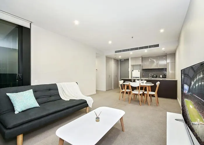 A Comfy Albert Park Apt Next To Grand Prix Circuit