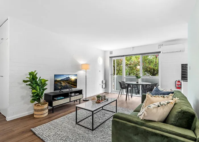Contemporary 1-Bed Apartment With Park Views