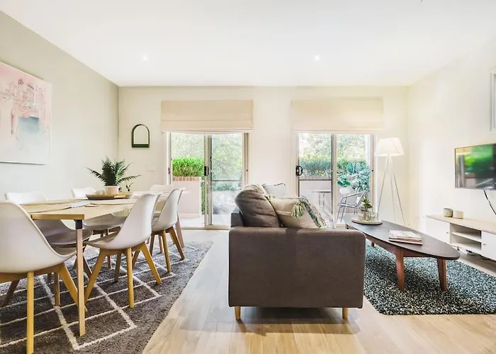 Harp Haven - Contemporary In Suburban Tree Lined Kew
