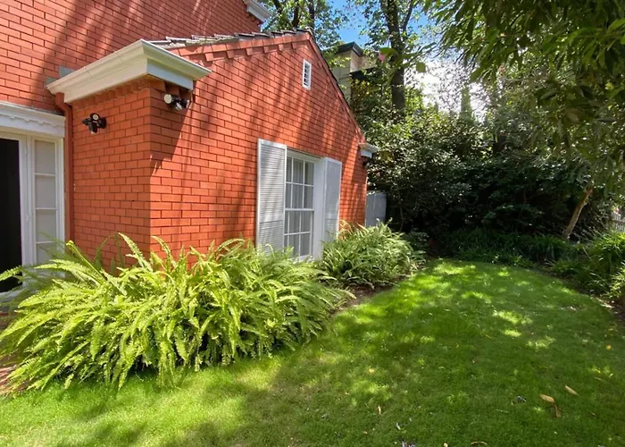 Elegant 2-Bedroom House In Prahran W Parking!