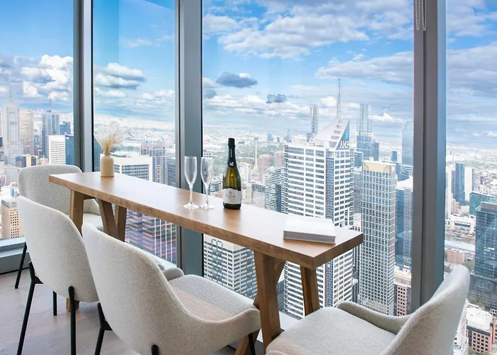 Sky-High Serenity Luxe Apartment On Level 66
