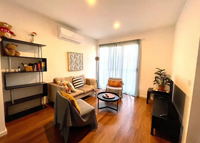 3Br Pure Luxury & Elegant Holiday Home In Latrobe