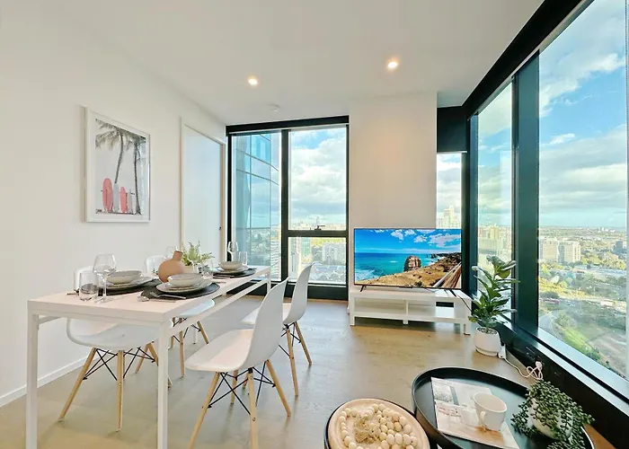 Melbourne Luxury Apartment Steps Away From Crown