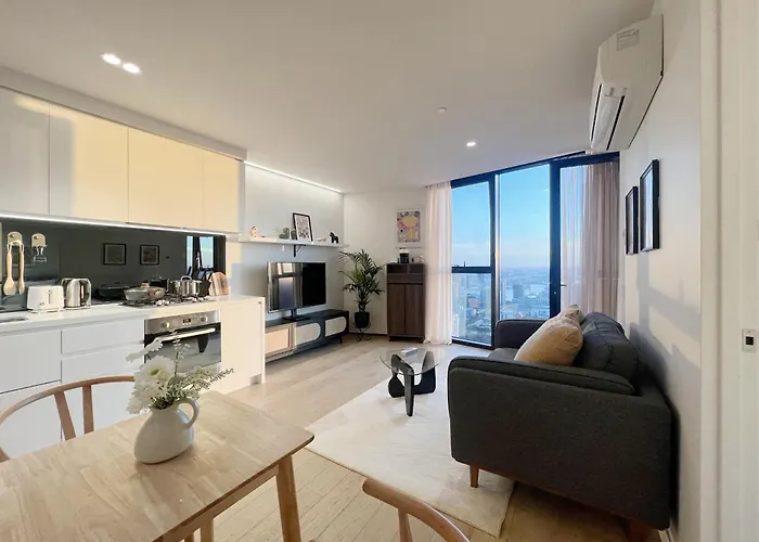 Sky View 1B1B Apt In The Cbd
