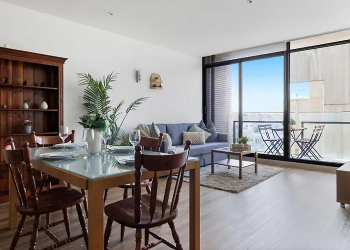 A Chic 2Br Apt Near Melbourne Uni Free Parking