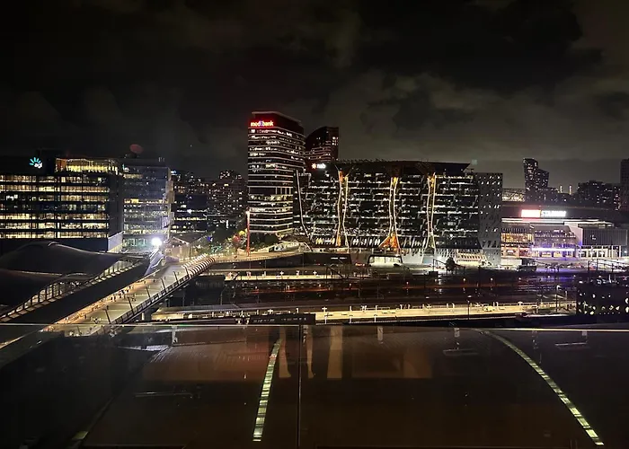 Melbourne City Apartment With Great Skyline Views, 1 Bed 1 Sofa-Bed, 1 Bath