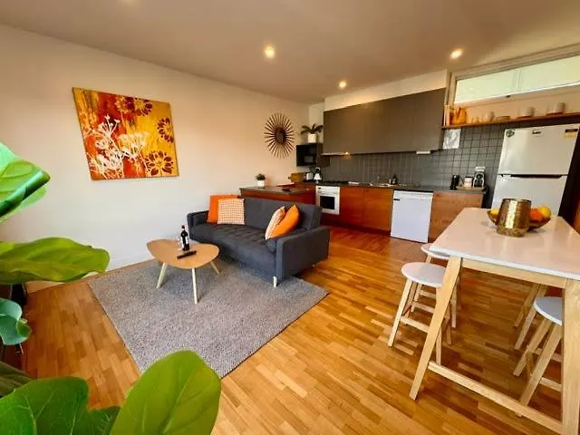 Spacious Carlton 1 Bedroom Apt With Secure Parking