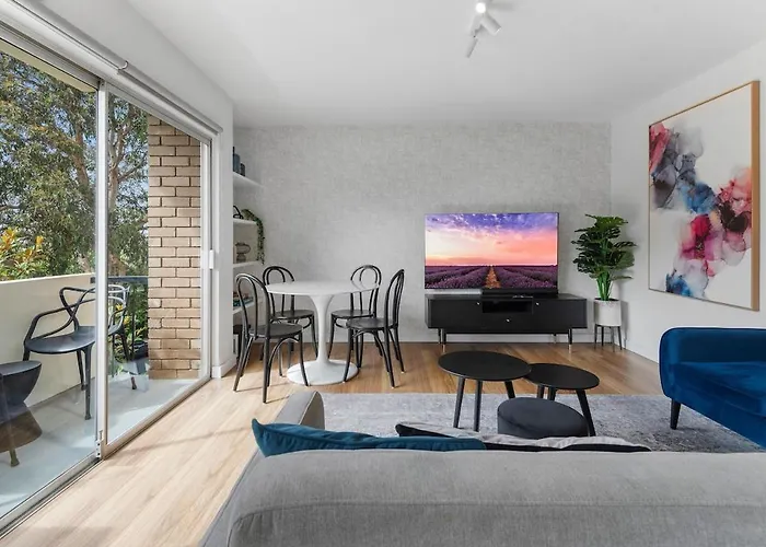 Newly Renovated South Yarra 2Br Apt With Parking