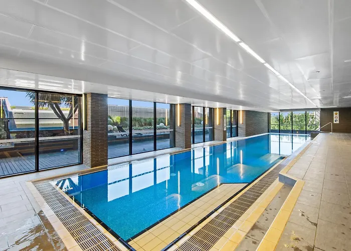 Chic 1-Bed With Balcony Views And Amenities