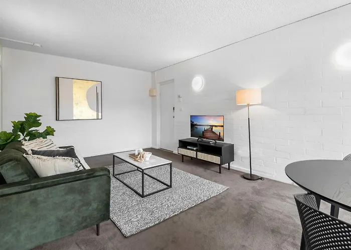Sublime 1-Bed Apartment By Royal Park