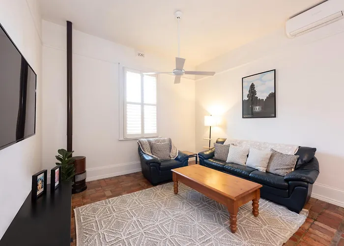 Renovated 2B 1B Victorian House In Princes Hill