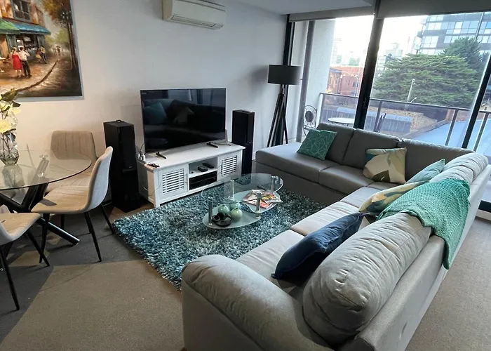 Modern Luxurious With Private Parking On Premises And Fast Internet