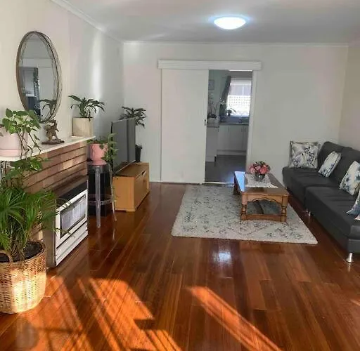 Glenroy Home Near Airport, City&Shop