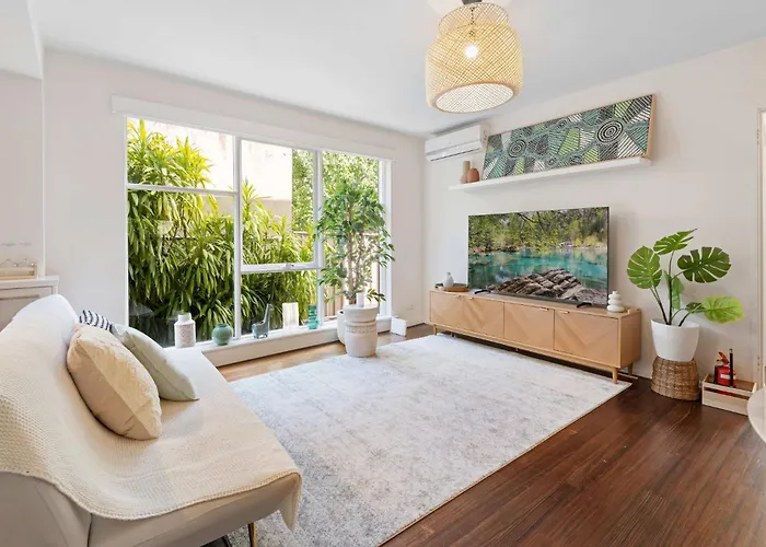 Contemporary 1-Bed Unit Near Chapel St