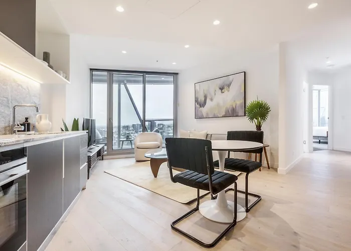 Contemporary Cbd Living From Level 23 At West Side