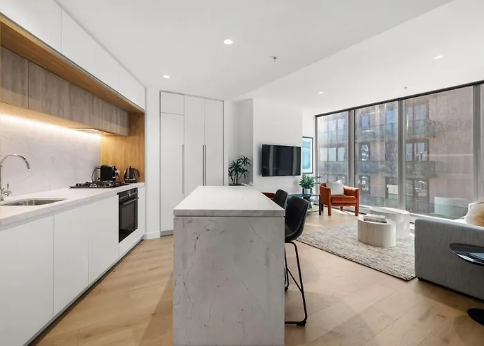 Opulent Suite At Westside Place