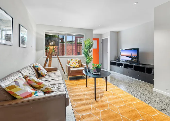 Convenient Bayside Living At The Edge Of The City