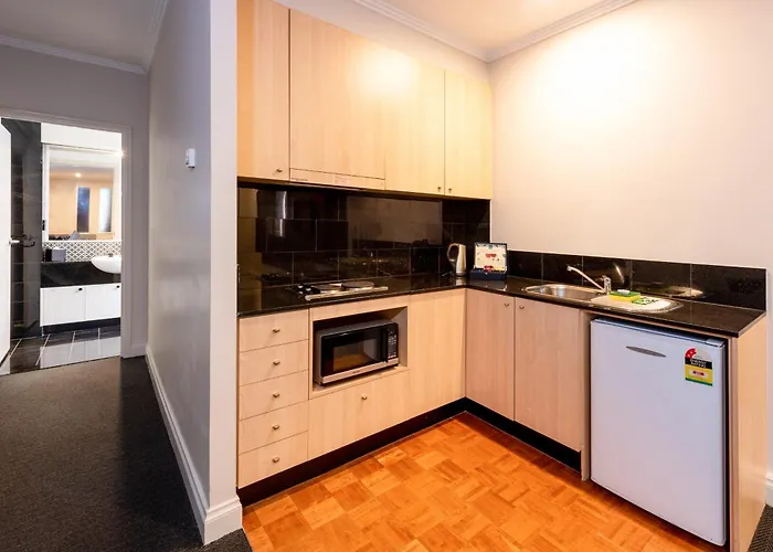Chic 1-Bedroom Apartment In Melbourne Cbd